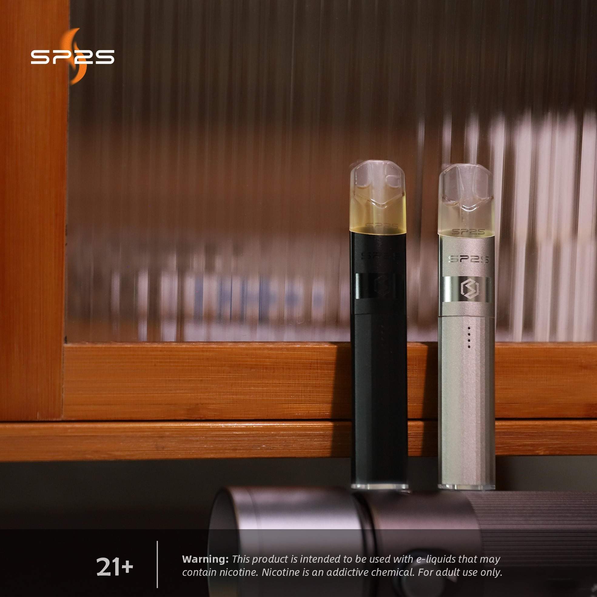 SP2S 思博睿全系列主機展示，包含鈦色與黑色款式，圖中主機配備 LED 閃燈指示燈以顯示電池狀態與故障代碼。